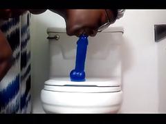 A CLAPPING PHAT ASS AND BLUE DILDO