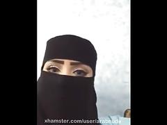 Varmt arabiskt niqab ansikte med sexig röst